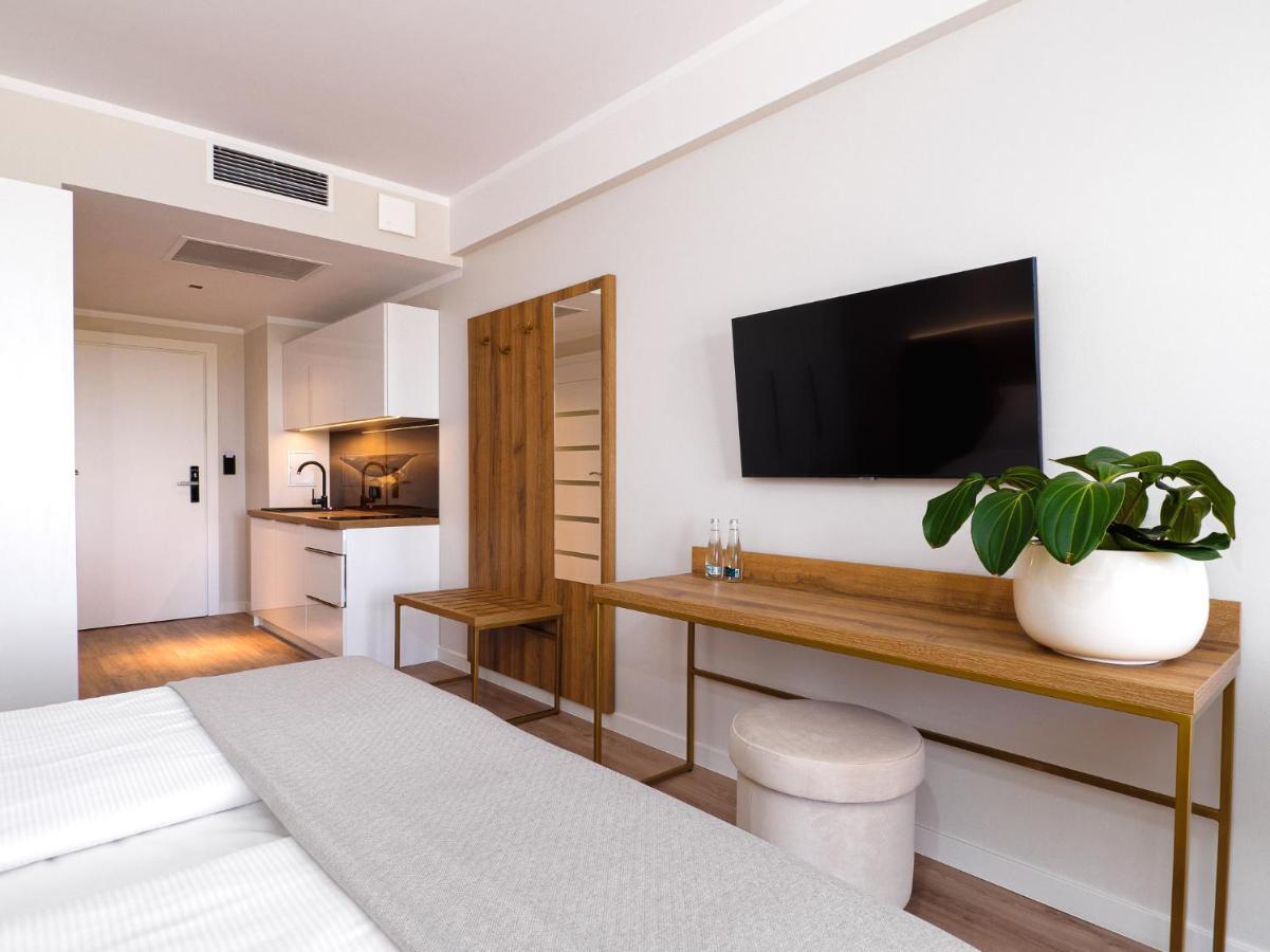 Resort Krol Plaza Spa & Wellness ヤロスワビエツ エクステリア 写真