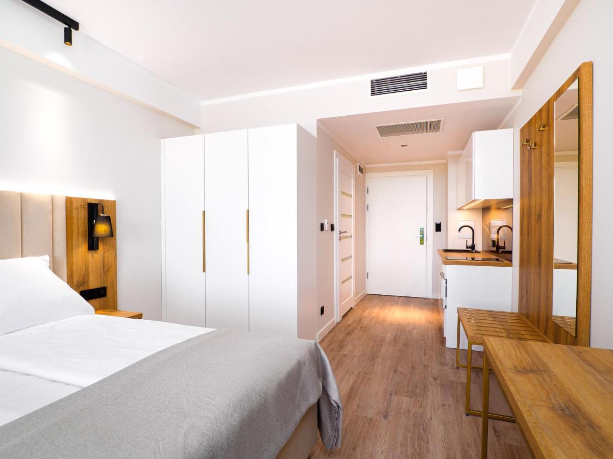 Resort Krol Plaza Spa & Wellness ヤロスワビエツ エクステリア 写真