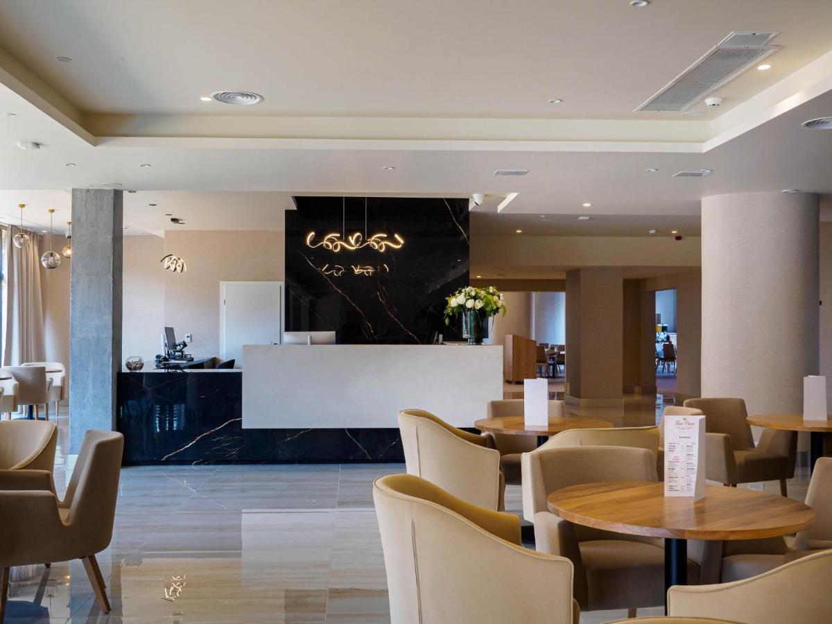 Resort Krol Plaza Spa & Wellness ヤロスワビエツ エクステリア 写真
