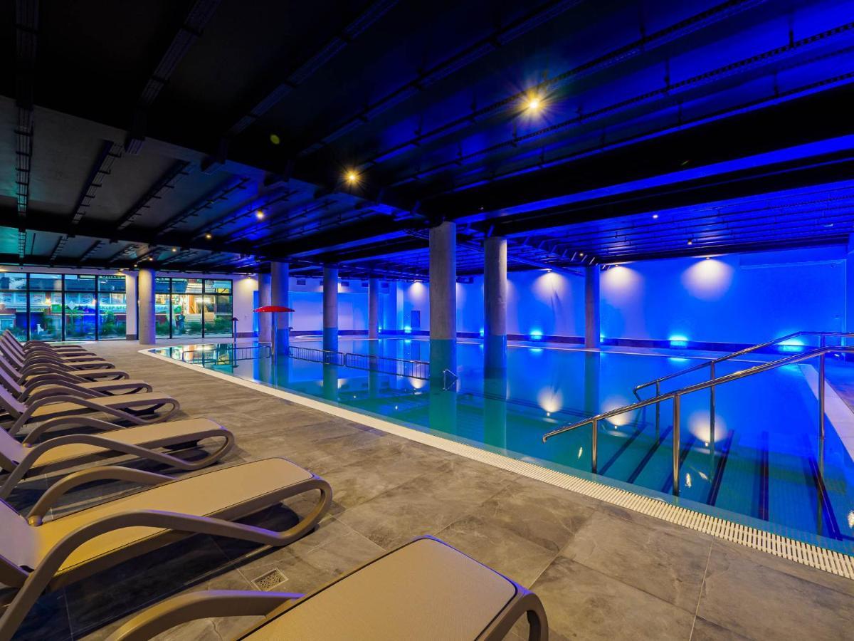 Resort Krol Plaza Spa & Wellness ヤロスワビエツ エクステリア 写真