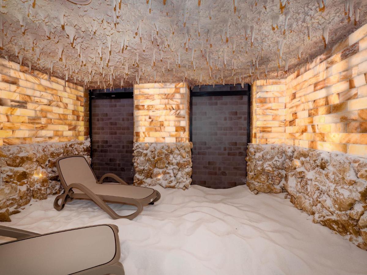 Resort Krol Plaza Spa & Wellness ヤロスワビエツ エクステリア 写真