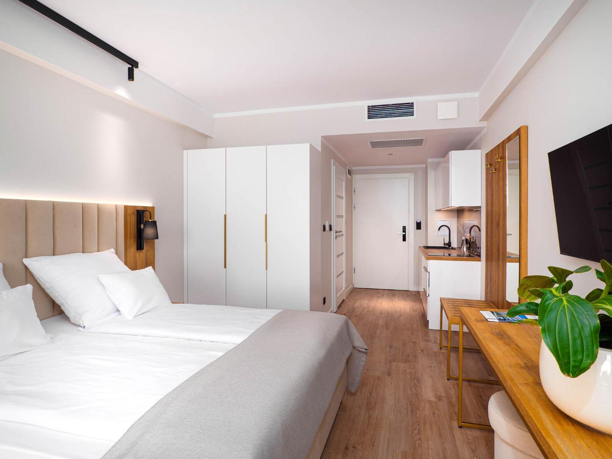 Resort Krol Plaza Spa & Wellness ヤロスワビエツ エクステリア 写真