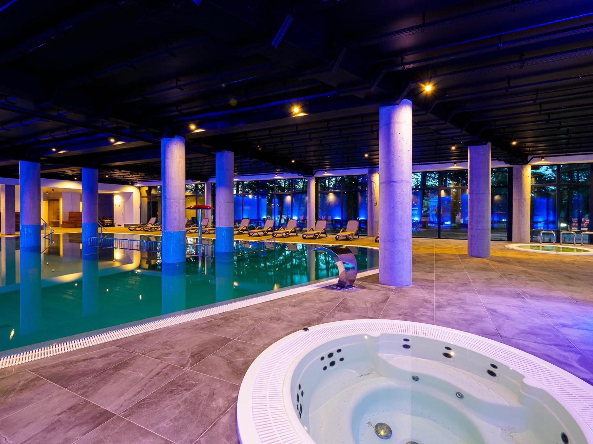 Resort Krol Plaza Spa & Wellness ヤロスワビエツ エクステリア 写真