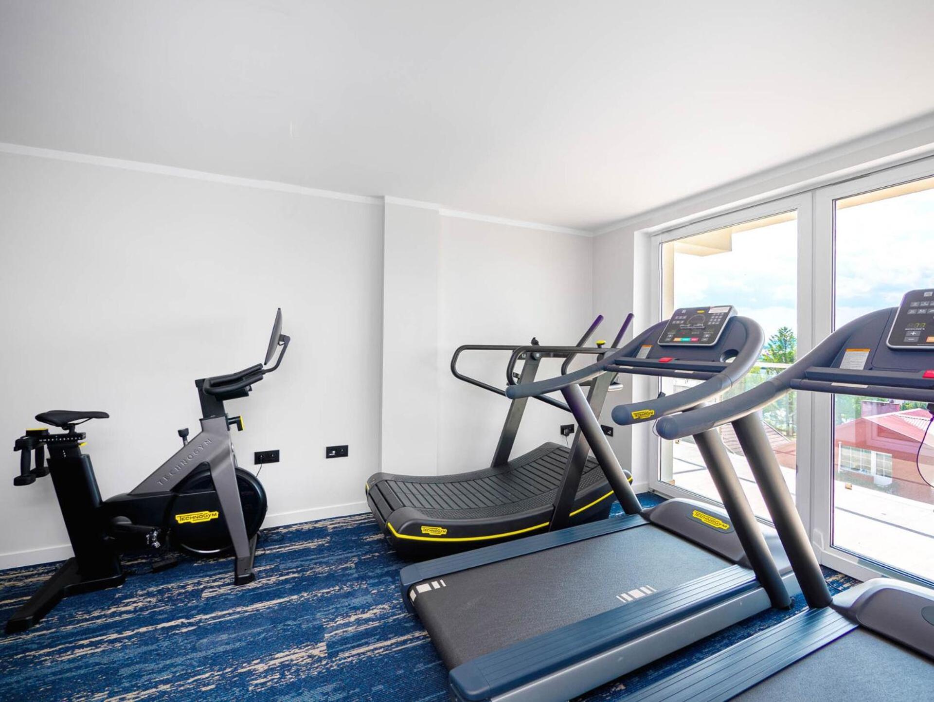 Resort Krol Plaza Spa & Wellness ヤロスワビエツ エクステリア 写真