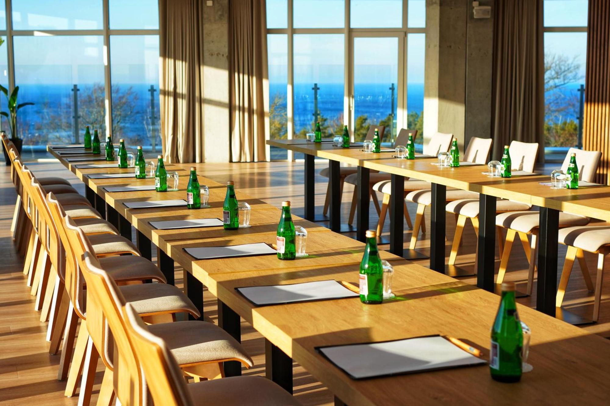 Resort Krol Plaza Spa & Wellness ヤロスワビエツ エクステリア 写真